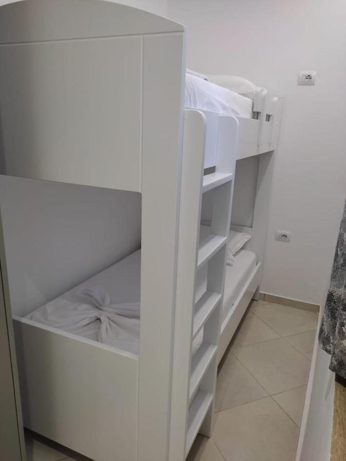 Aila Apartment Sarandë Esterno foto