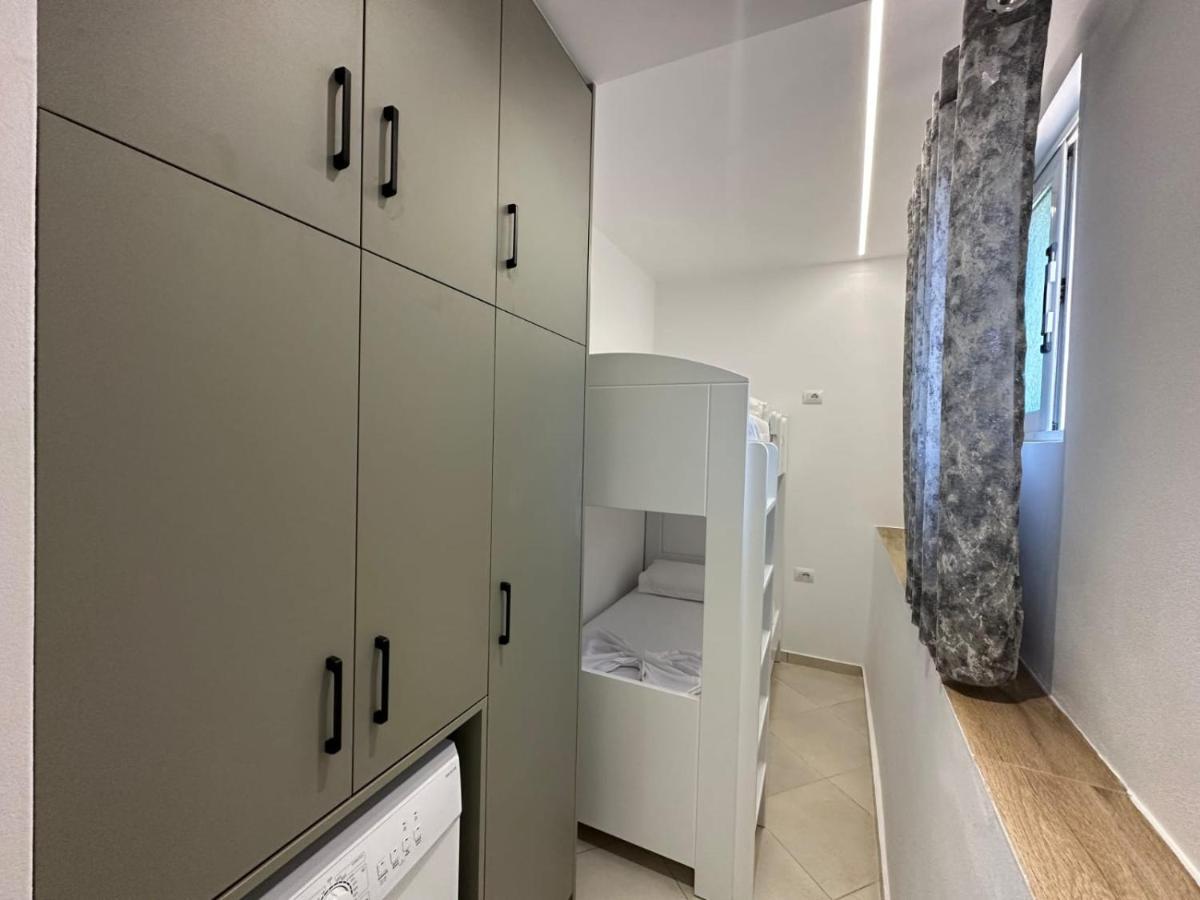 Aila Apartment Sarandë Esterno foto