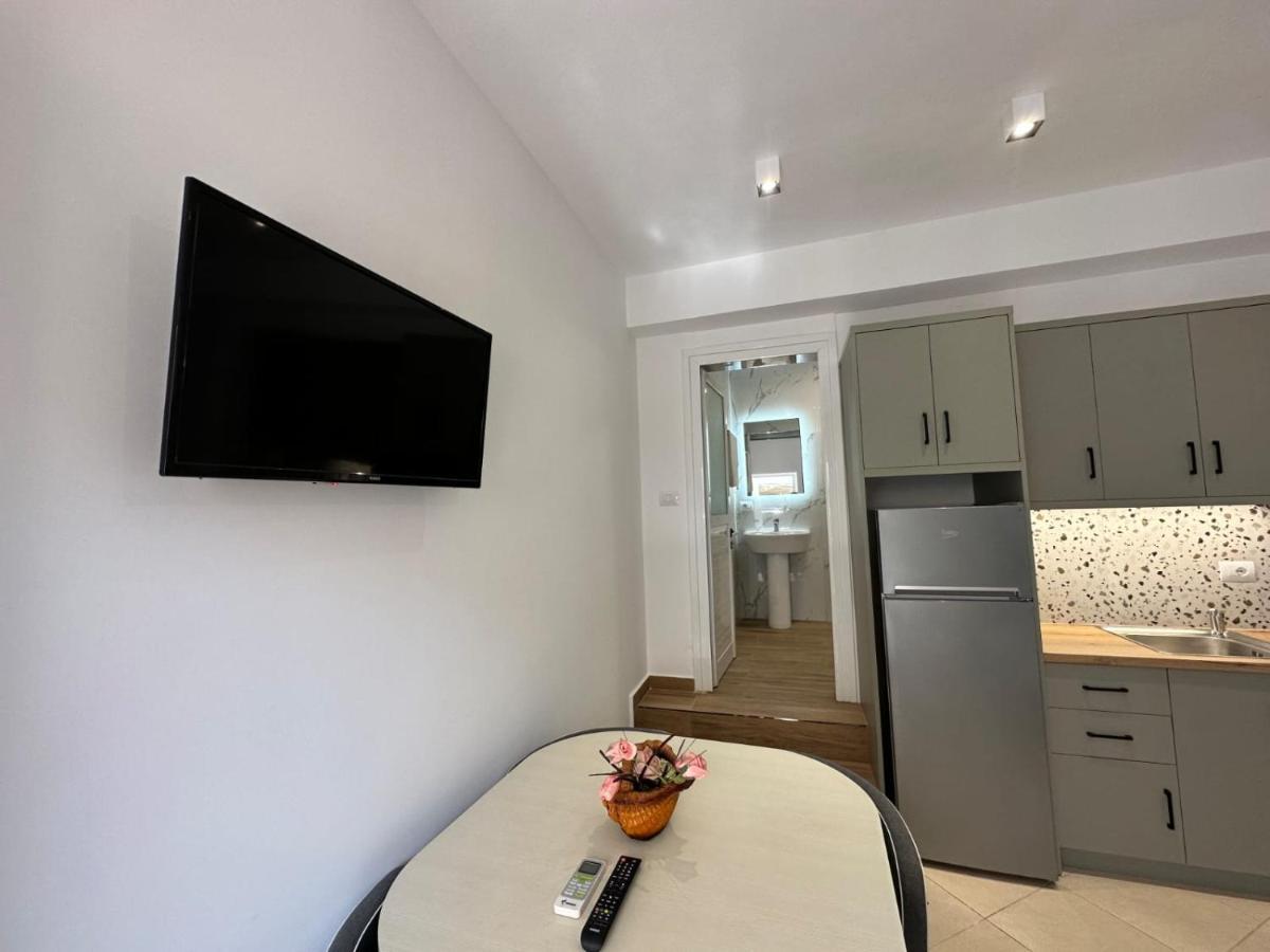 Aila Apartment Sarandë Esterno foto