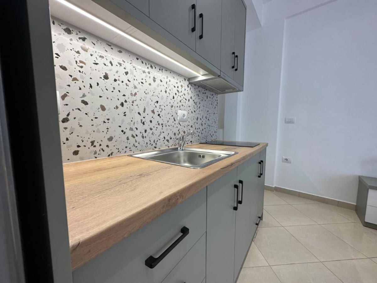 Aila Apartment Sarandë Esterno foto