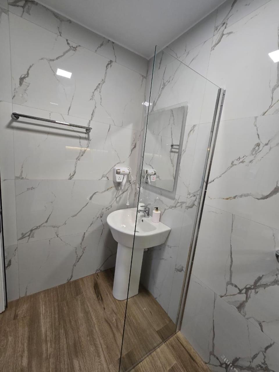 Aila Apartment Sarandë Esterno foto