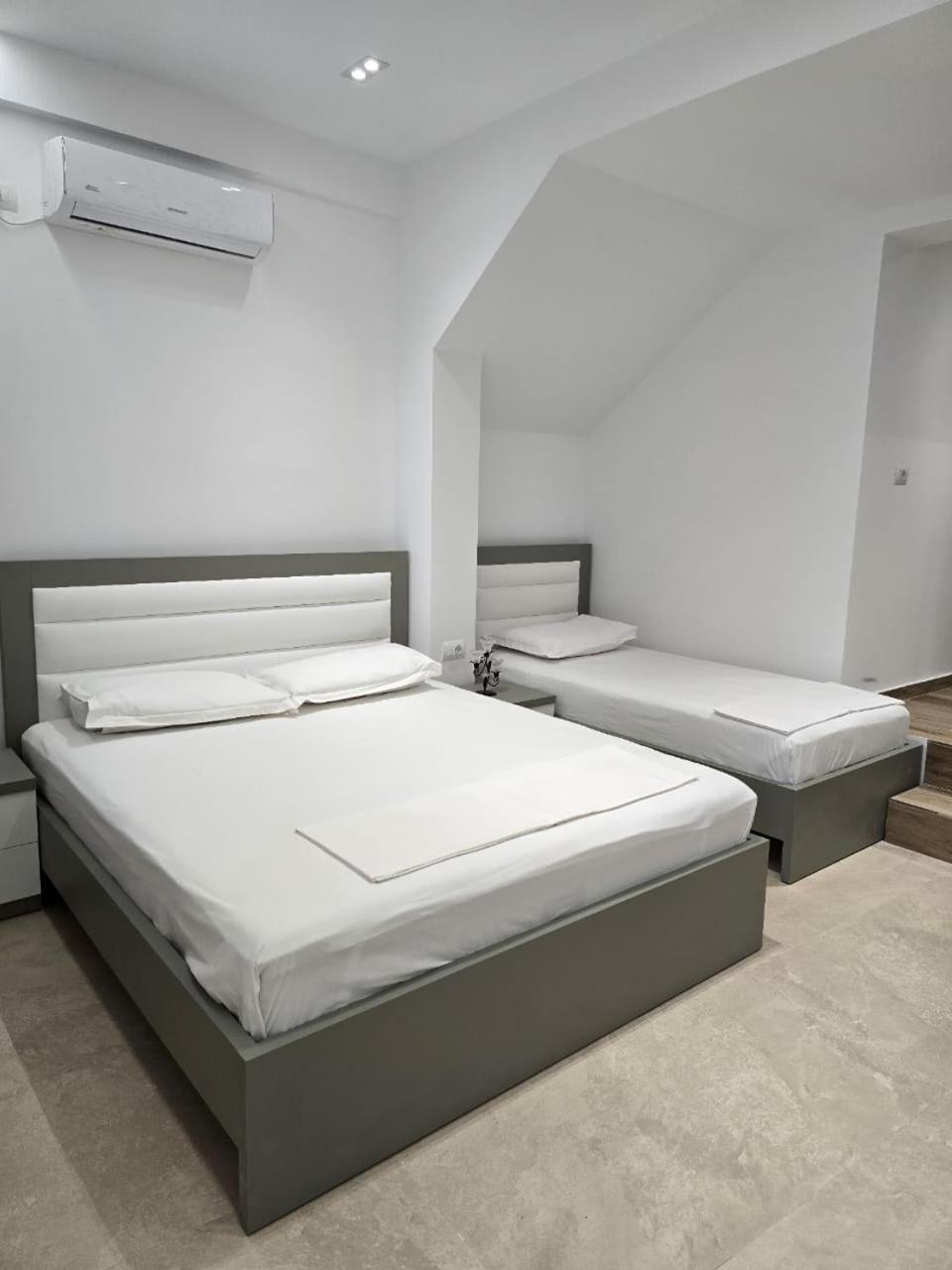 Aila Apartment Sarandë Esterno foto