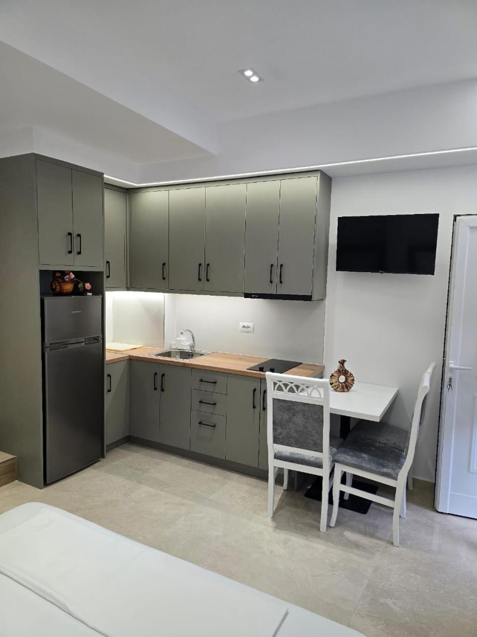 Aila Apartment Sarandë Esterno foto