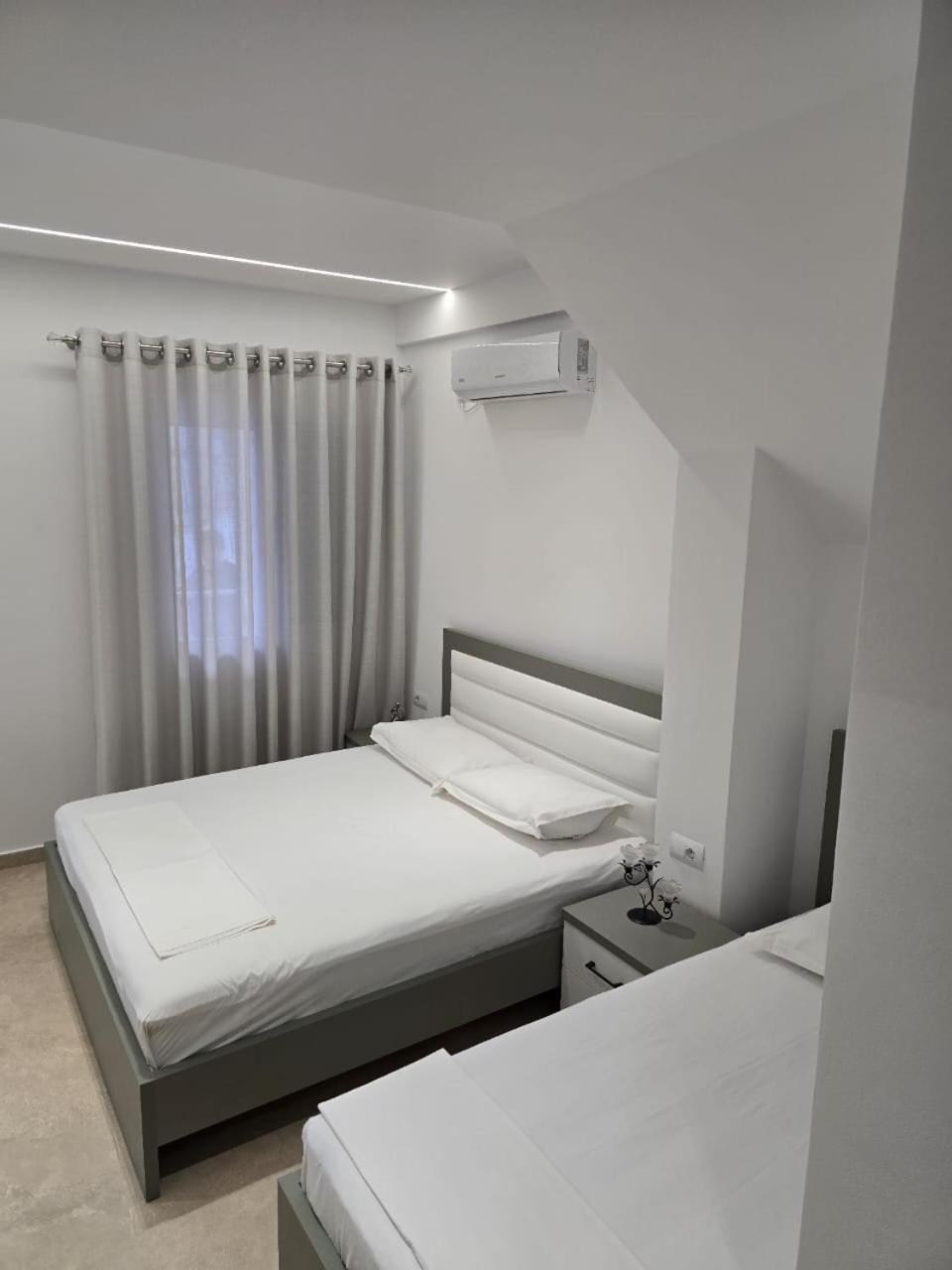 Aila Apartment Sarandë Esterno foto