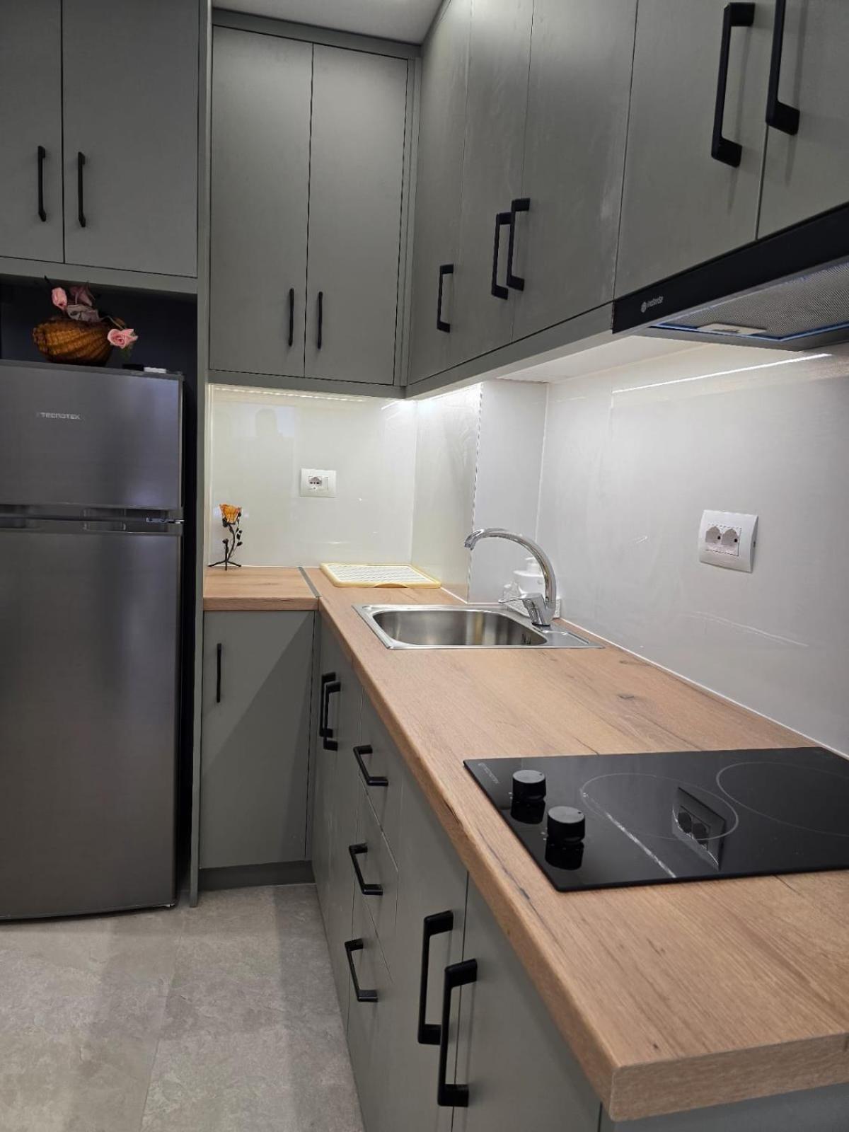 Aila Apartment Sarandë Esterno foto