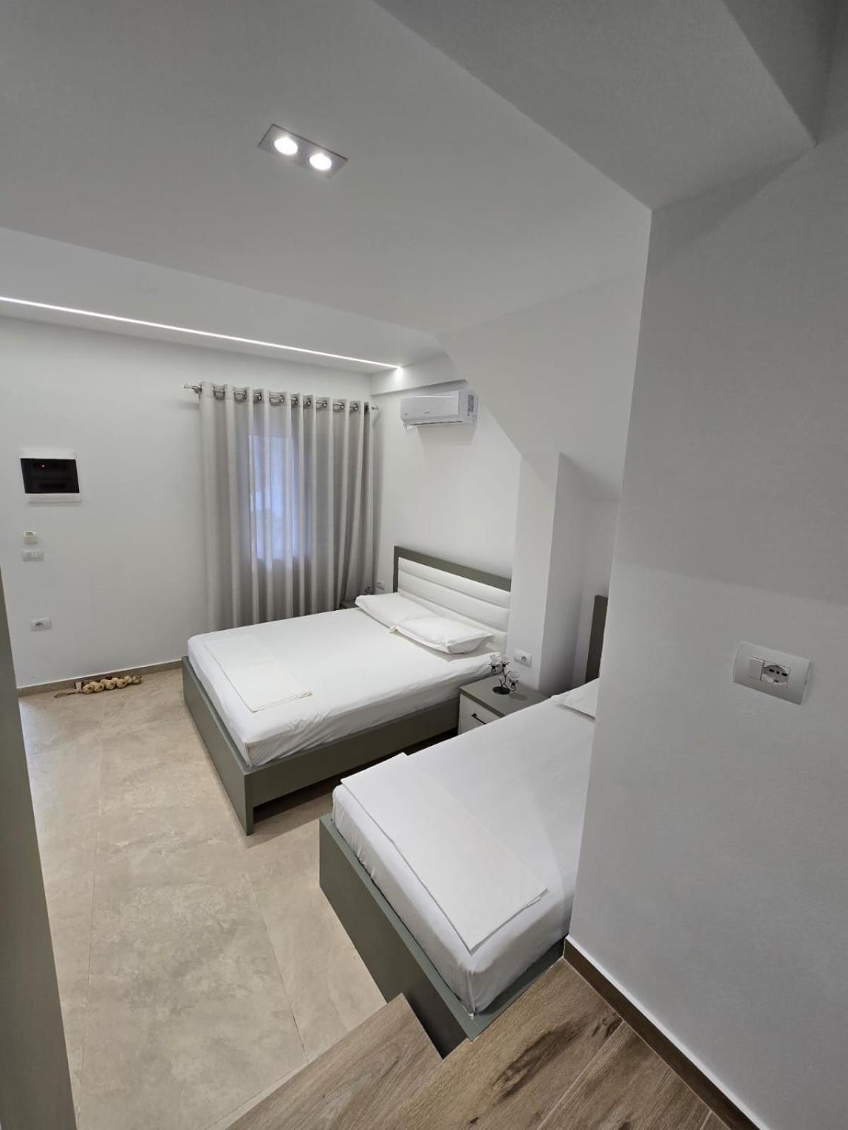 Aila Apartment Sarandë Esterno foto